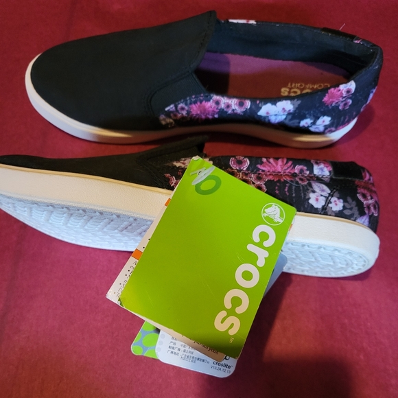 CROCS Shoes - Crocs slip on shoe sneaker with stretch sides